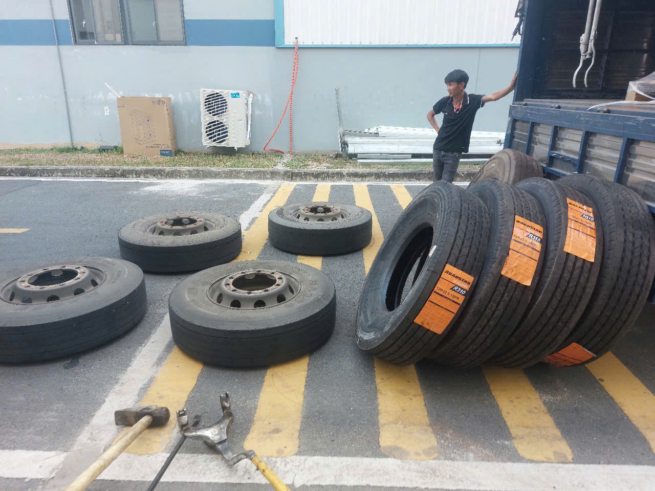 SĂM LỐP XE Ô TÔ CHÍNH HÃNG / DỊCH VỤ THAY LỐP / VÁ LỐP LƯU ĐỘNG NHANH NHẤT